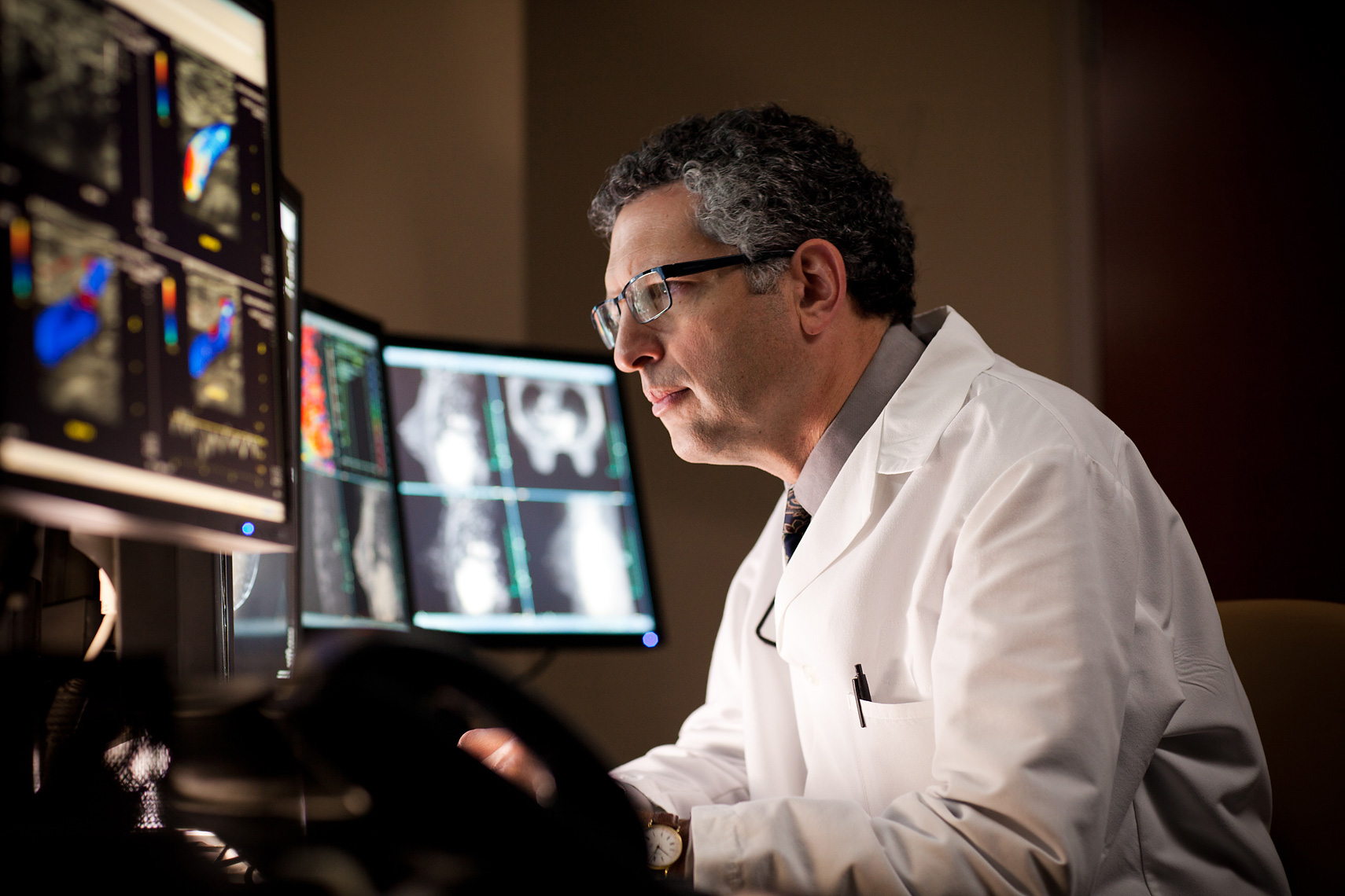 Surgeon-Reviewing-X-Rays.jpg